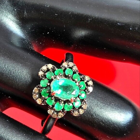 925 Sterling Silver Ring Sz 7 with Natural Emerald & 18 Natural Diamonds. - Picture 12 of 15